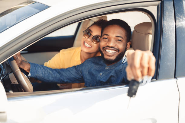 couples-driving-in-africa