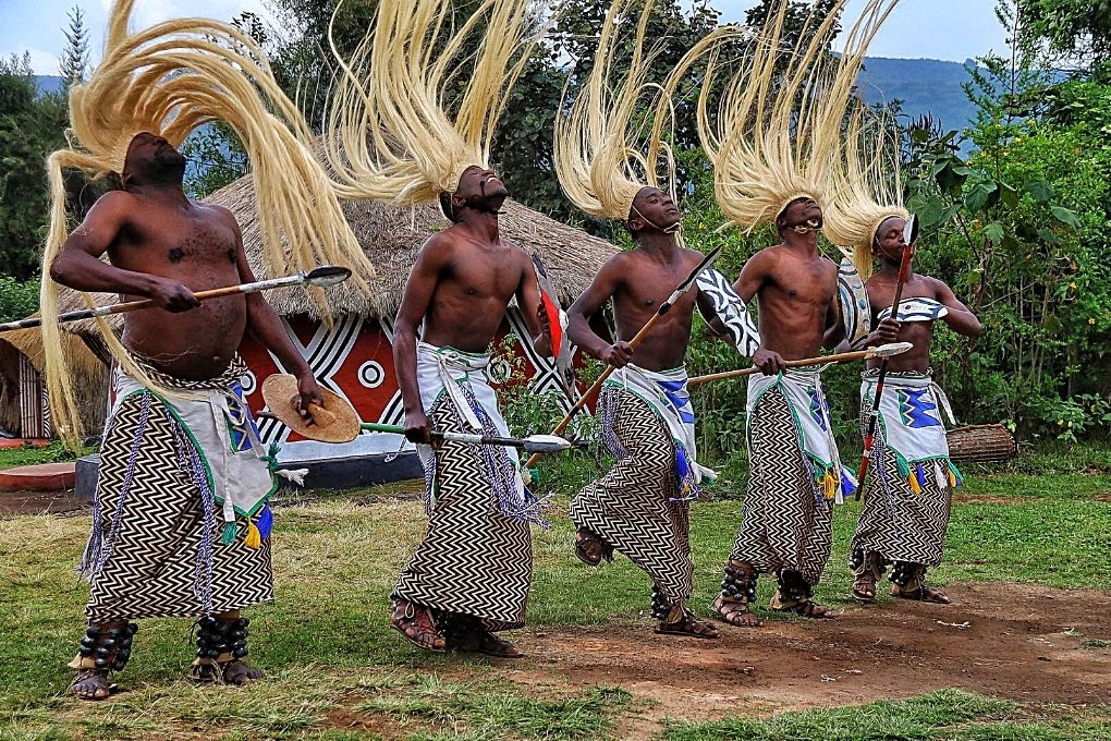 rwanda-culture-dancers